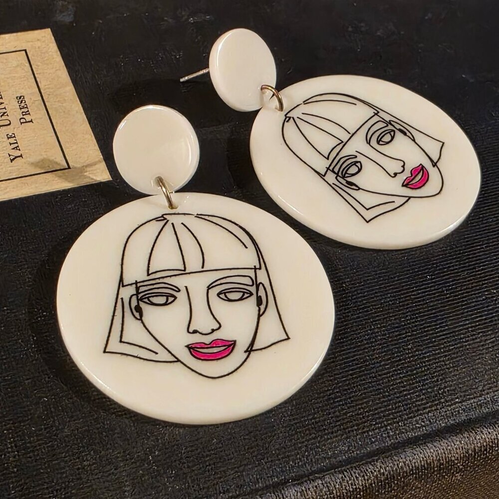 Retro 80s Style Artsy Woman Red LIps Face Vintage Lucite Pendant Dangle earrings - Picture 2 of 8